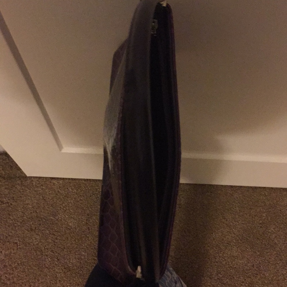 Purple faux snake skin purse - Picture 4 of 7